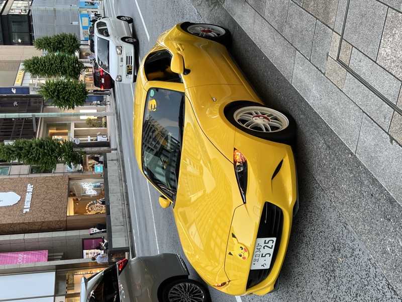 Yellow Mazda MX-5, Tokyo