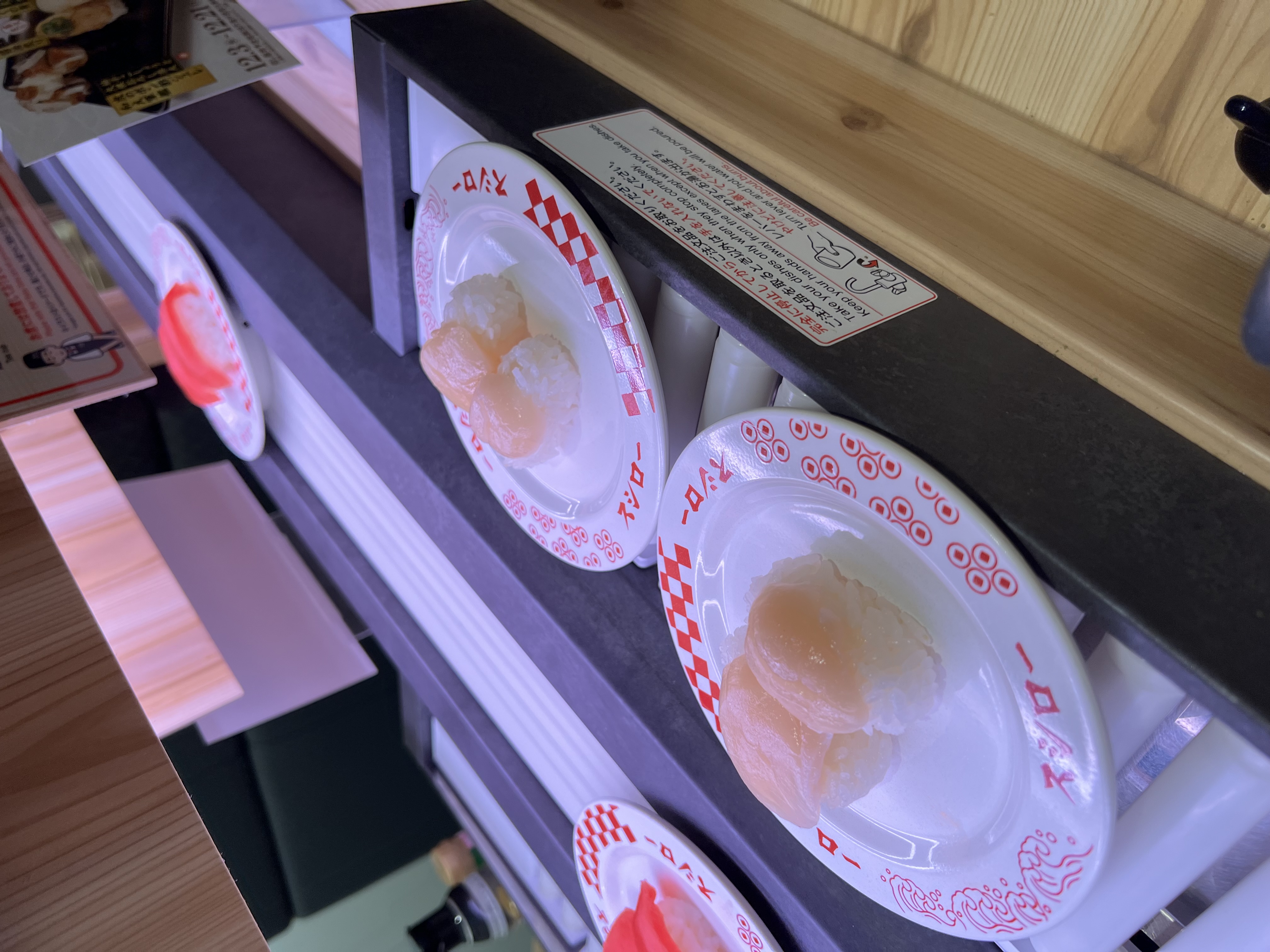 Sushiro conveyor belt with plates coming through