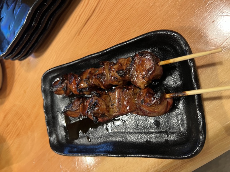 Beef yakitori skewers on a black cast iron tray